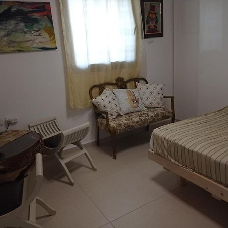 New! Great Location! Vibrant Downtown, Talpiot Market, Flea Market, Carmel Beach, Close To Everywhere Apartment Haifa Bagian luar foto