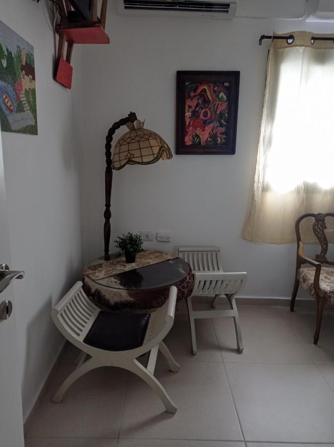 New! Great Location! Vibrant Downtown, Talpiot Market, Flea Market, Carmel Beach, Close To Everywhere Apartment Haifa Bagian luar foto