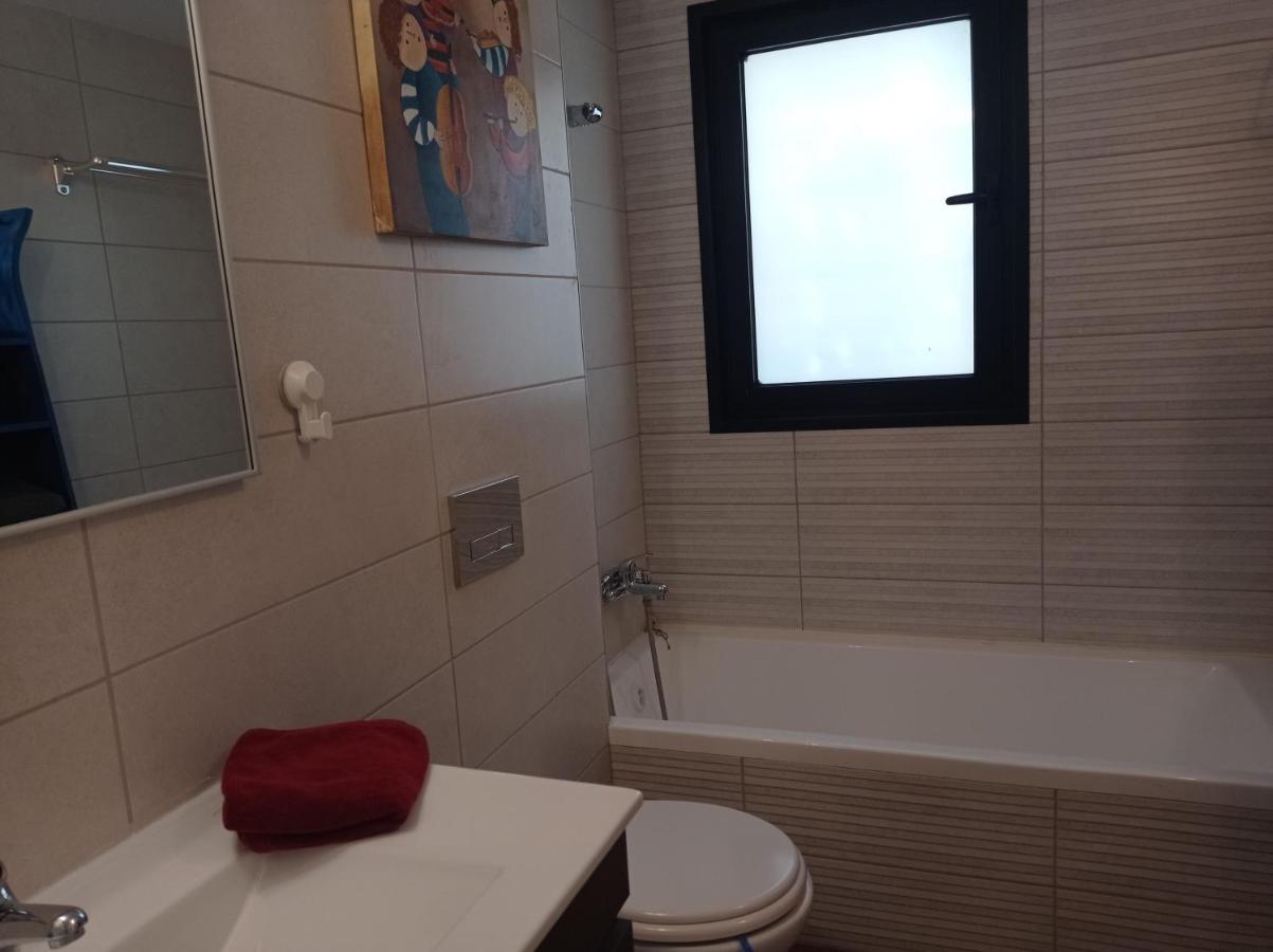 New! Great Location! Vibrant Downtown, Talpiot Market, Flea Market, Carmel Beach, Close To Everywhere Apartment Haifa Bagian luar foto
