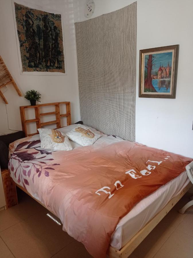 New! Great Location! Vibrant Downtown, Talpiot Market, Flea Market, Carmel Beach, Close To Everywhere Apartment Haifa Bagian luar foto