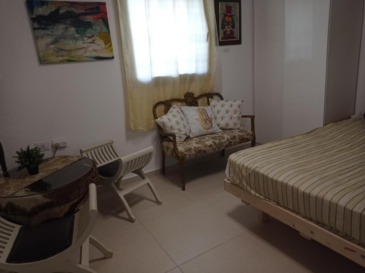 New! Great Location! Vibrant Downtown, Talpiot Market, Flea Market, Carmel Beach, Close To Everywhere Apartment Haifa Bagian luar foto